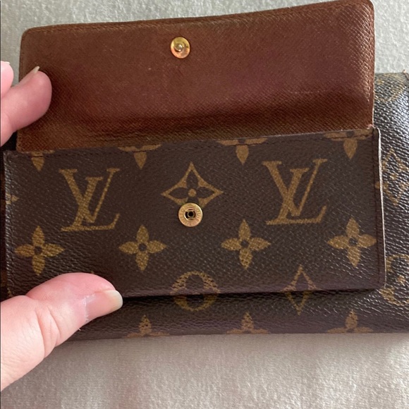 Louis Vuitton Monogram Wallet - Picture 3 of 8